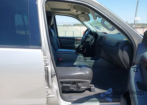 2005 Ford Explorer Limited из США, поврежденный, VIN 1FMDU65K75UB54476